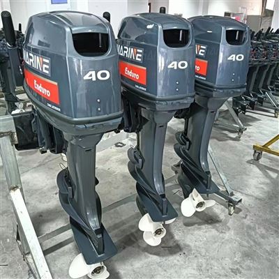 ¿Los motores fuera de borda necesitan agua?